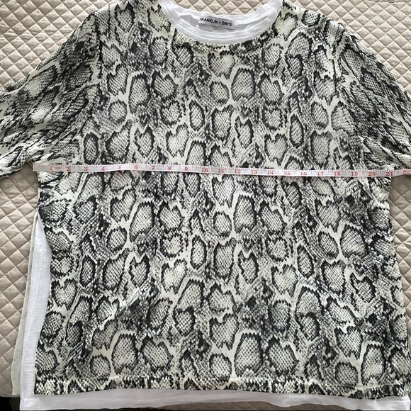 Franklin and Daysi Snake Print Layered Longsleeve Sweater - Picture 11 of 13